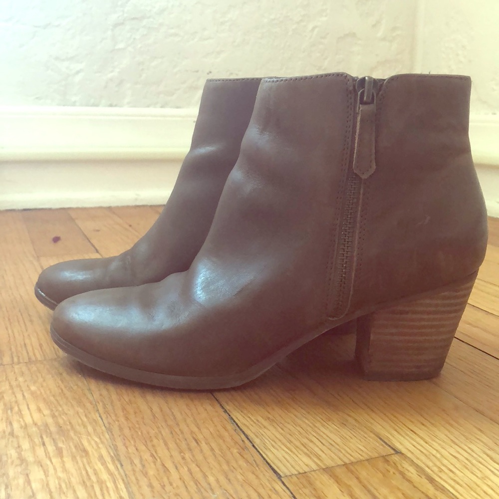 Crown Vintage brown booties